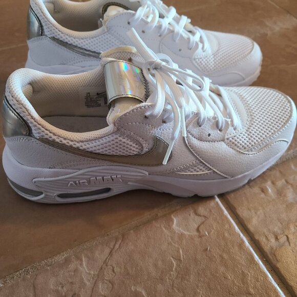 Like New Nike AirMax Excee Women's - Picture 1 of 2